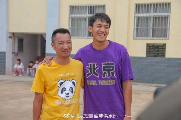 那一封信的故事還在延續(xù) 矣進(jìn)宏母校的師生們來(lái)到北京了！