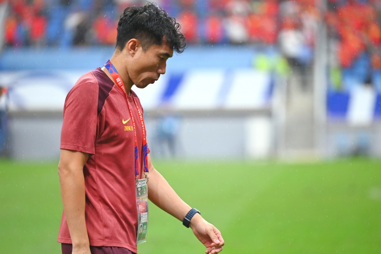 滬媒：單后腰讓國足防守承受更大壓力，若鄭智沒退役或能勝任