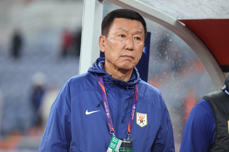 崔康熙：間歇期被抽調(diào)了很多球員訓(xùn)練受影響，國腳每人狀態(tài)不同